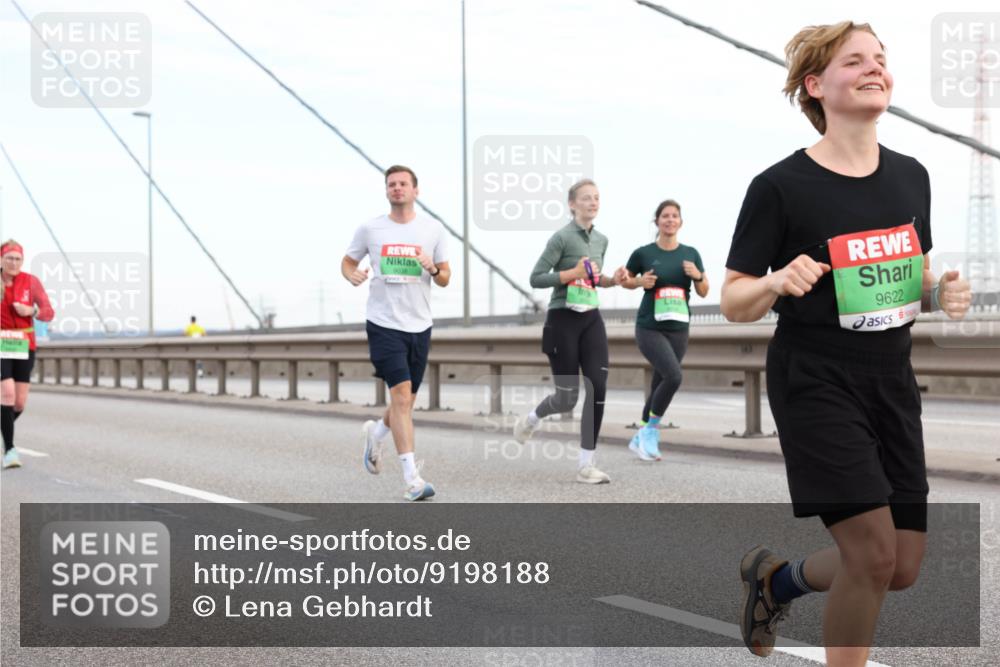 03.10.2025 - Köhlbrandbrückenlauf Lena Gebhardt http://msf.ph/oto/9198188 03.10.2025 15:33:46 Position 1 9622 meine-sportfotos.de