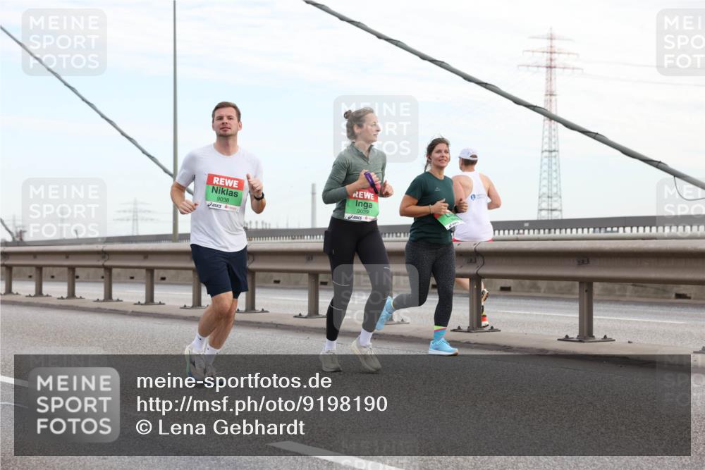 03.10.2025 - Köhlbrandbrückenlauf Lena Gebhardt http://msf.ph/oto/9198190 03.10.2025 15:33:47 Position 1 9038, 9039 meine-sportfotos.de
