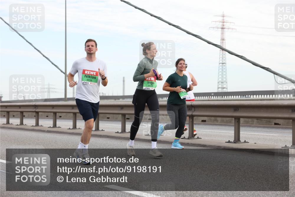 03.10.2025 - Köhlbrandbrückenlauf Lena Gebhardt http://msf.ph/oto/9198191 03.10.2025 15:33:47 Position 1 9038, 9039 meine-sportfotos.de