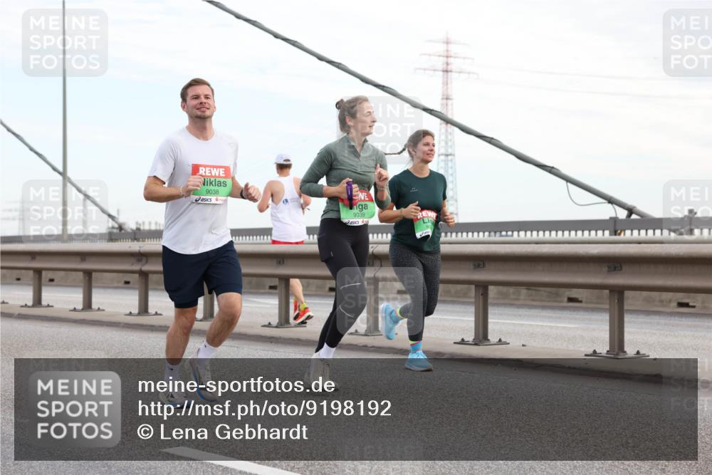 03.10.2025 - Köhlbrandbrückenlauf Lena Gebhardt http://msf.ph/oto/9198192 03.10.2025 15:33:47 Position 1 9038, 9039 meine-sportfotos.de