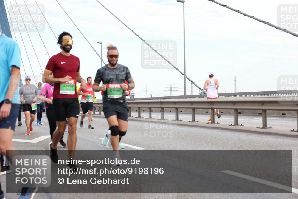 03.10.2025 - Köhlbrandbrückenlauf Lena Gebhardt http://msf.ph/oto/9198196 03.10.2025 15:33:48 Position 1 7631 meine-sportfotos.de