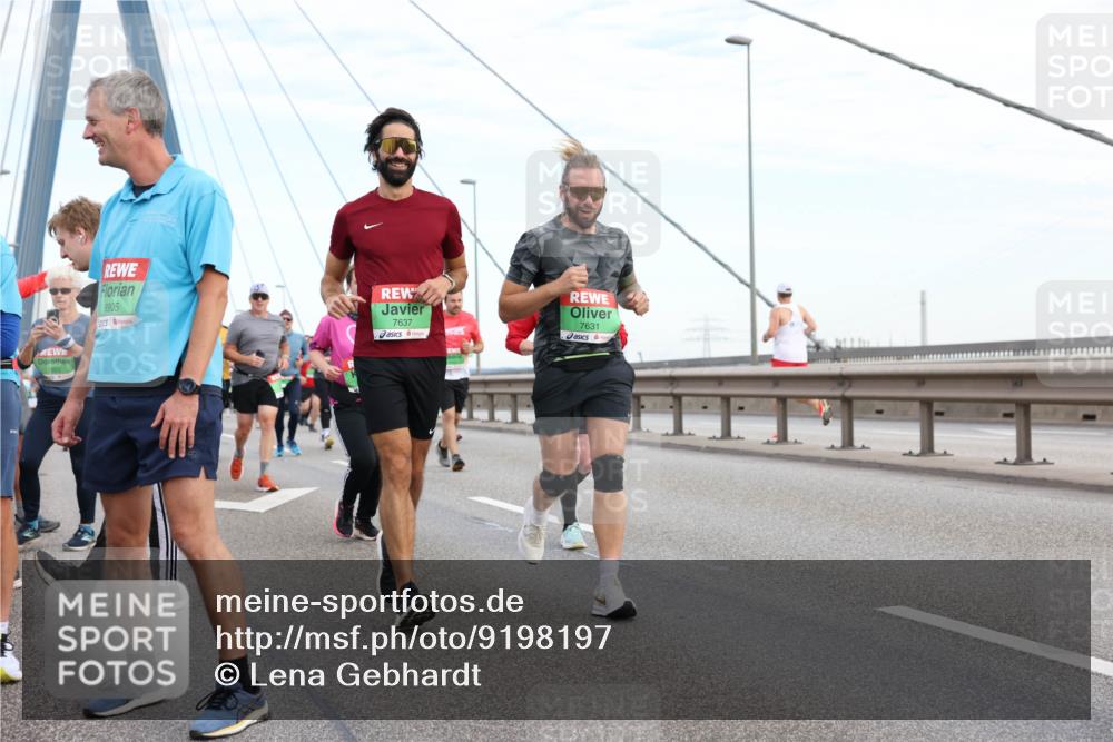 03.10.2025 - Köhlbrandbrückenlauf Lena Gebhardt http://msf.ph/oto/9198197 03.10.2025 15:33:48 Position 1 8905, 7637, 7631 meine-sportfotos.de