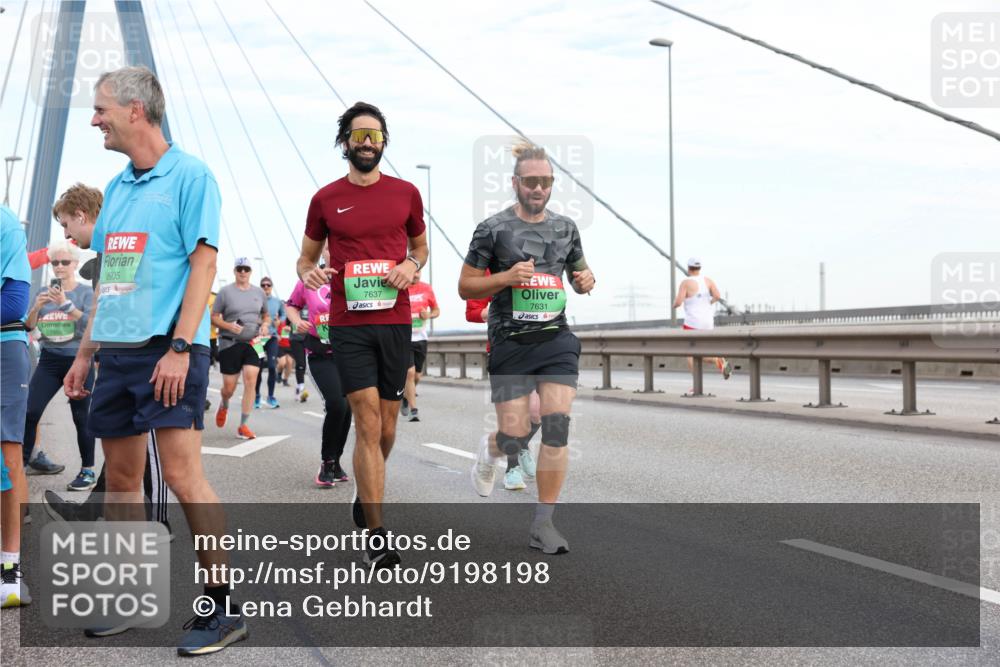 03.10.2025 - Köhlbrandbrückenlauf Lena Gebhardt http://msf.ph/oto/9198198 03.10.2025 15:33:48 Position 1 8905, 7637, 7631 meine-sportfotos.de