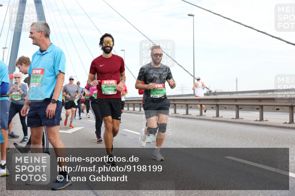 03.10.2025 - Köhlbrandbrückenlauf Lena Gebhardt http://msf.ph/oto/9198199 03.10.2025 15:33:48 Position 1 8905, 7637, 7631 meine-sportfotos.de