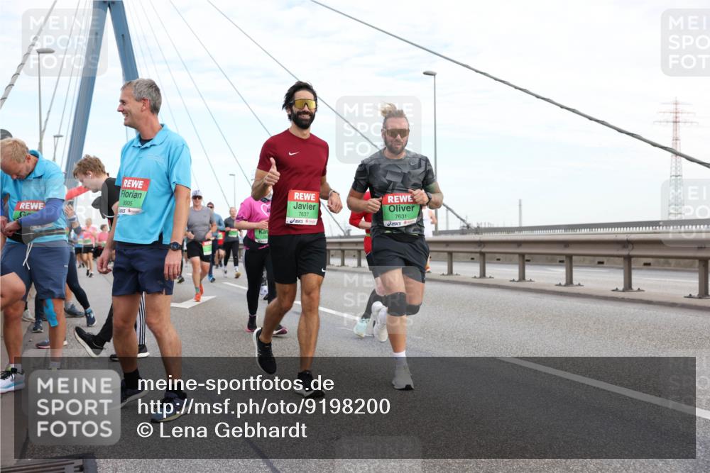 03.10.2025 - Köhlbrandbrückenlauf Lena Gebhardt http://msf.ph/oto/9198200 03.10.2025 15:33:49 Position 1 8905, 7637, 7631 meine-sportfotos.de