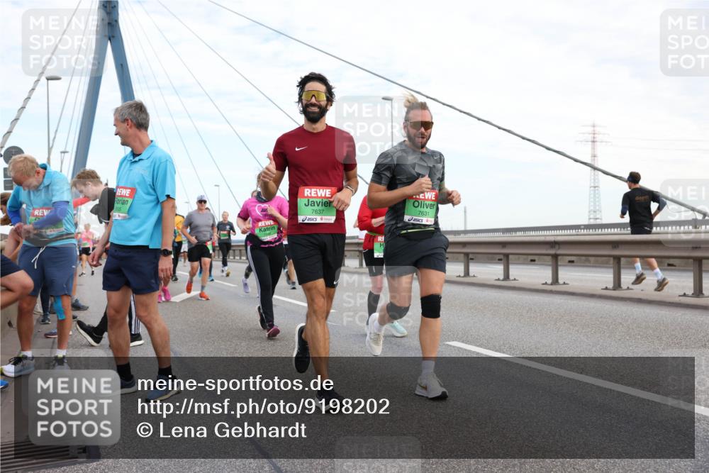 03.10.2025 - Köhlbrandbrückenlauf Lena Gebhardt http://msf.ph/oto/9198202 03.10.2025 15:33:49 Position 1 7637, 7631 meine-sportfotos.de