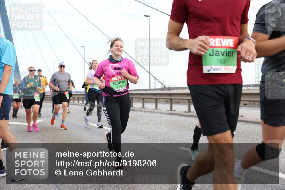 03.10.2025 - Köhlbrandbrückenlauf Lena Gebhardt http://msf.ph/oto/9198206 03.10.2025 15:33:50 Position 1 7649, 7637 meine-sportfotos.de