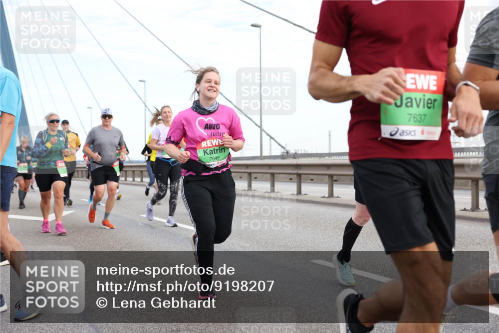 03.10.2025 - Köhlbrandbrückenlauf Lena Gebhardt http://msf.ph/oto/9198207 03.10.2025 15:33:50 Position 1 7649, 7637 meine-sportfotos.de