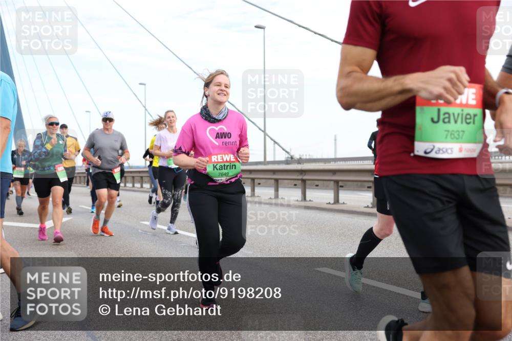 03.10.2025 - Köhlbrandbrückenlauf Lena Gebhardt http://msf.ph/oto/9198208 03.10.2025 15:33:50 Position 1 7649, 7637 meine-sportfotos.de