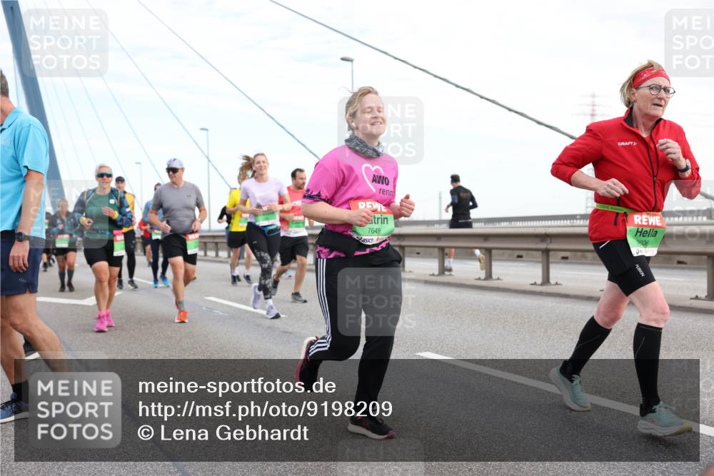 03.10.2025 - Köhlbrandbrückenlauf Lena Gebhardt http://msf.ph/oto/9198209 03.10.2025 15:33:50 Position 1 7649, 9606 meine-sportfotos.de
