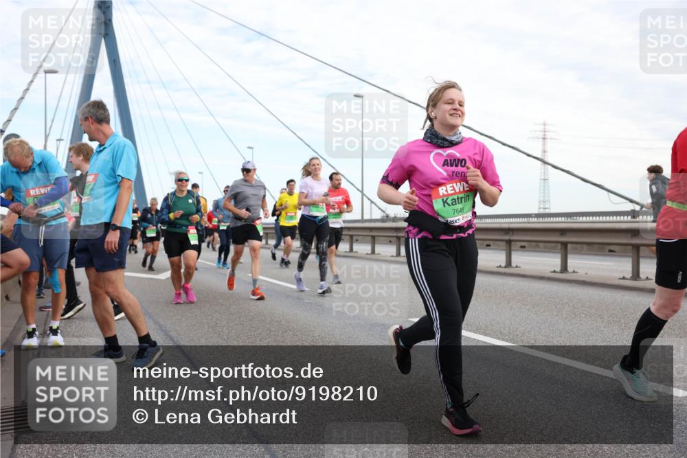 03.10.2025 - Köhlbrandbrückenlauf Lena Gebhardt http://msf.ph/oto/9198210 03.10.2025 15:33:50 Position 1 7649 meine-sportfotos.de