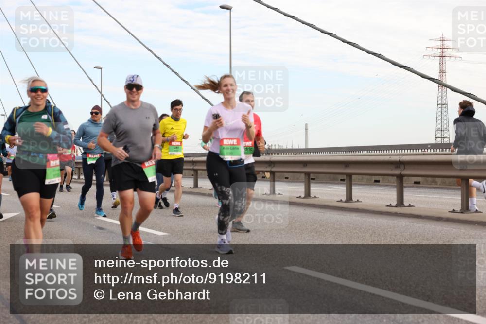 03.10.2025 - Köhlbrandbrückenlauf Lena Gebhardt http://msf.ph/oto/9198211 03.10.2025 15:33:51 Position 1  meine-sportfotos.de
