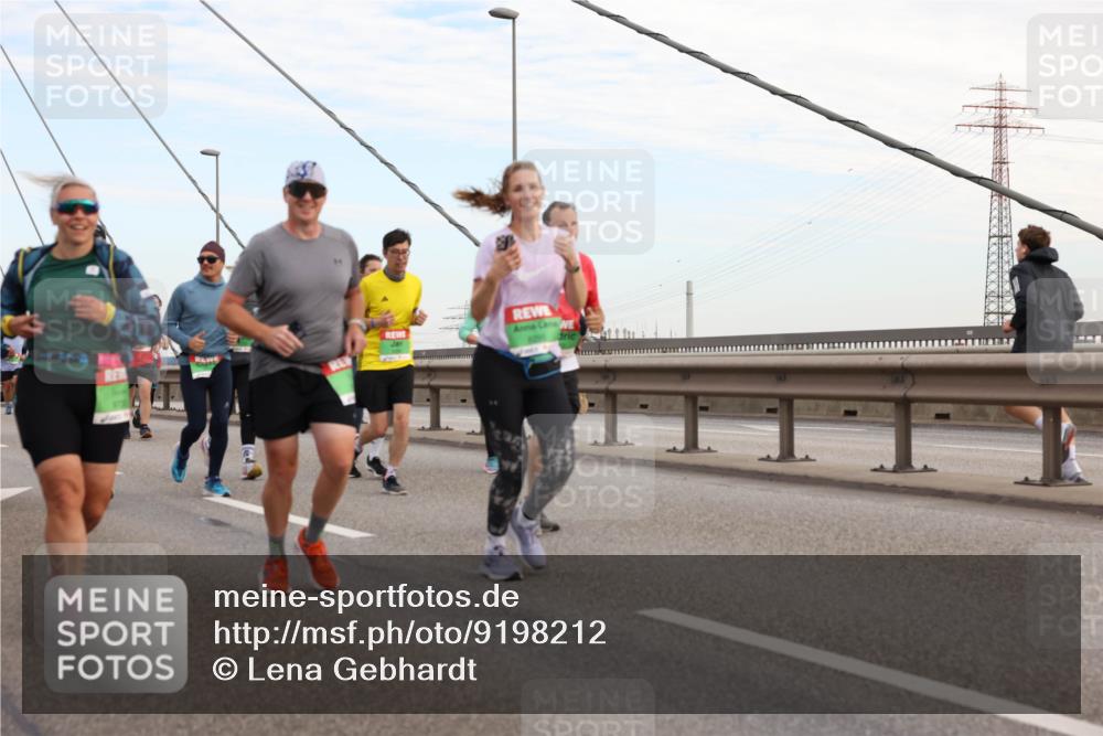 03.10.2025 - Köhlbrandbrückenlauf Lena Gebhardt http://msf.ph/oto/9198212 03.10.2025 15:33:51 Position 1  meine-sportfotos.de