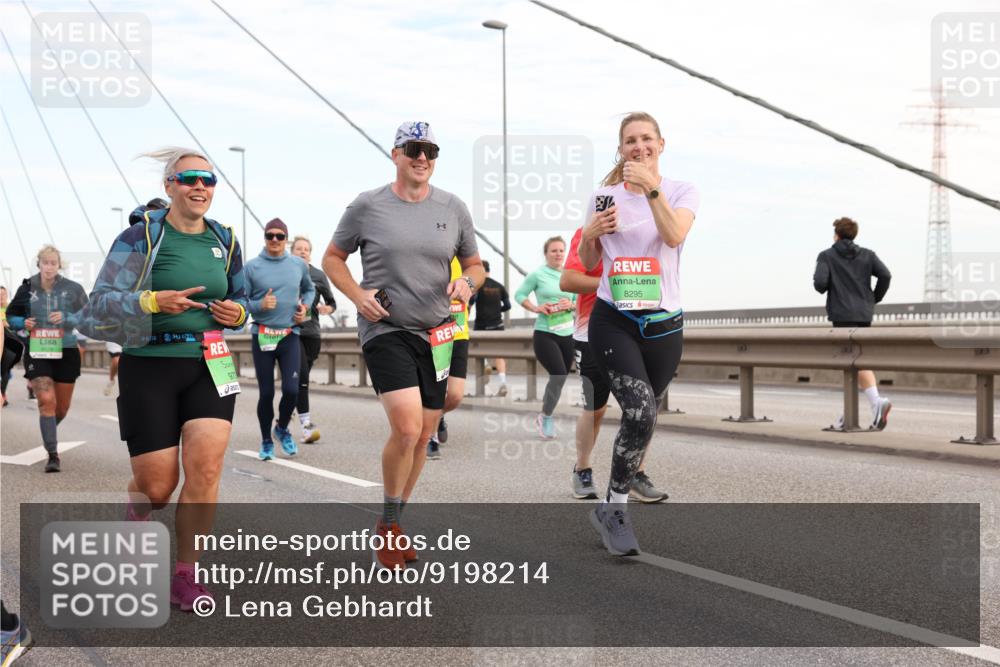 03.10.2025 - Köhlbrandbrückenlauf Lena Gebhardt http://msf.ph/oto/9198214 03.10.2025 15:33:51 Position 1 973, 8295 meine-sportfotos.de
