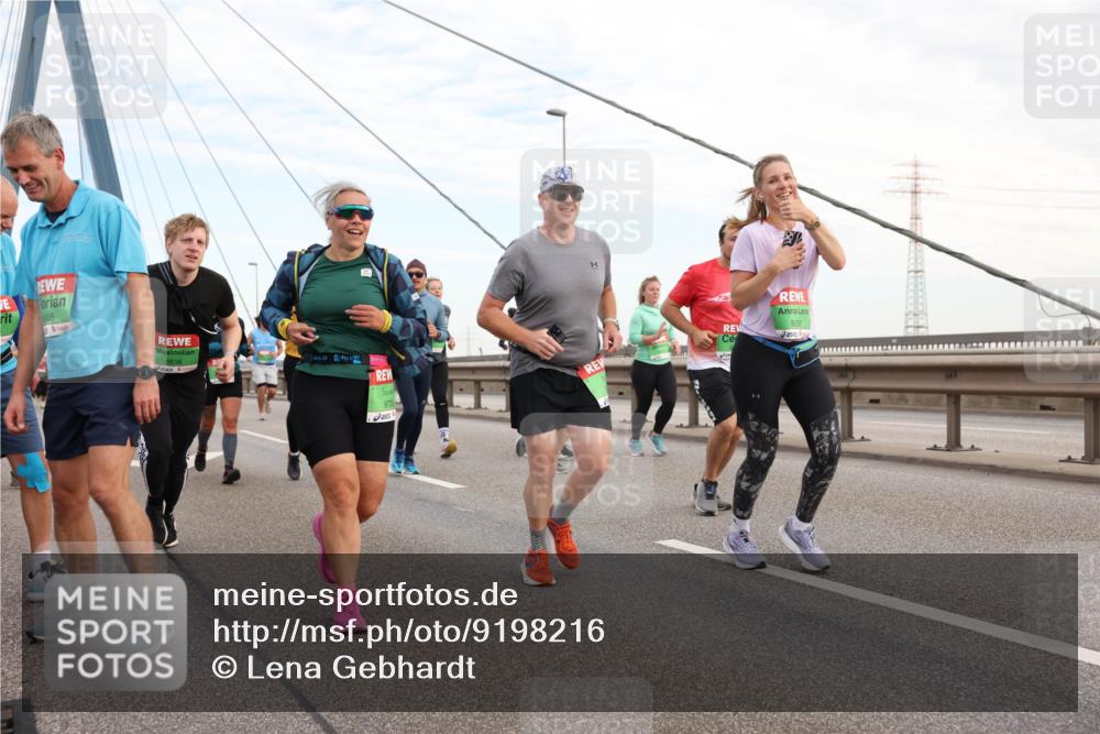 03.10.2025 - Köhlbrandbrückenlauf Lena Gebhardt http://msf.ph/oto/9198216 03.10.2025 15:33:52 Position 1 905, 8838, 9730, 25, 8206 meine-sportfotos.de
