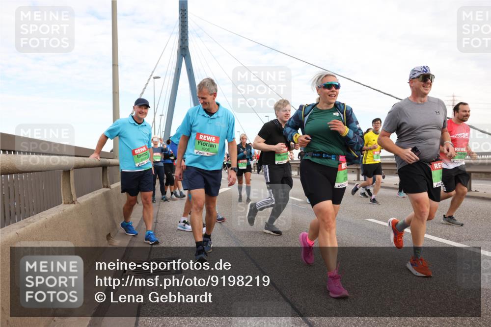 03.10.2025 - Köhlbrandbrückenlauf Lena Gebhardt http://msf.ph/oto/9198219 03.10.2025 15:33:52 Position 1 8907, 8905 meine-sportfotos.de
