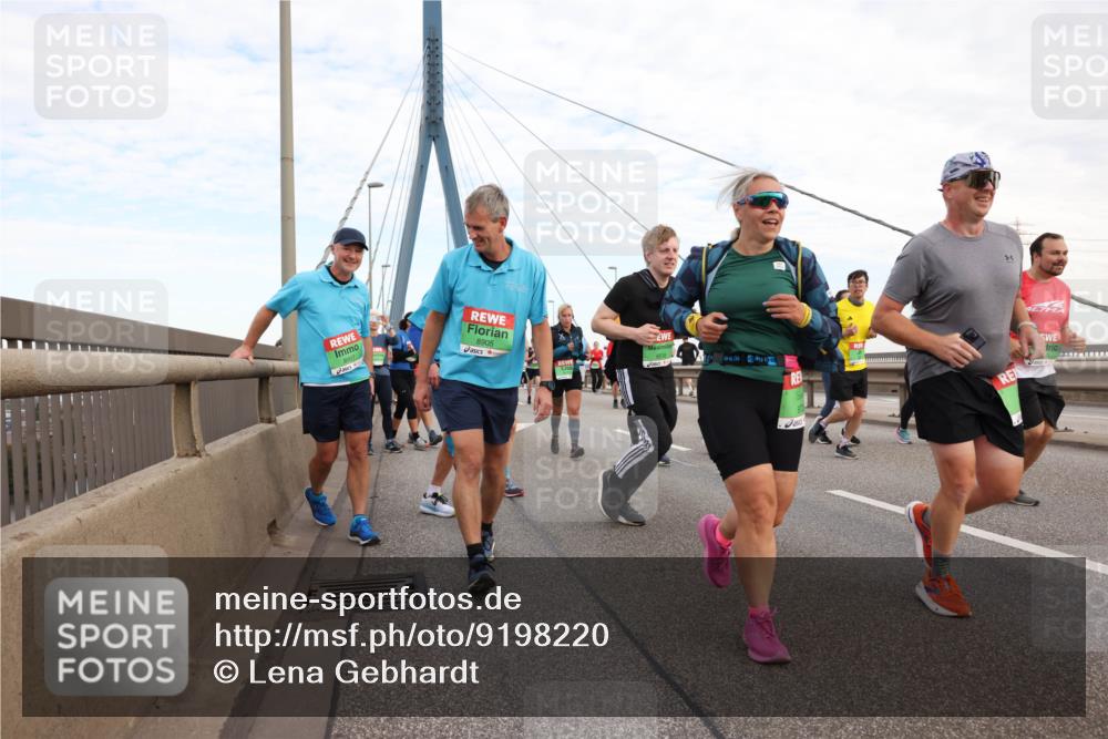 03.10.2025 - Köhlbrandbrückenlauf Lena Gebhardt http://msf.ph/oto/9198220 03.10.2025 15:33:52 Position 1 8905, 6838 meine-sportfotos.de