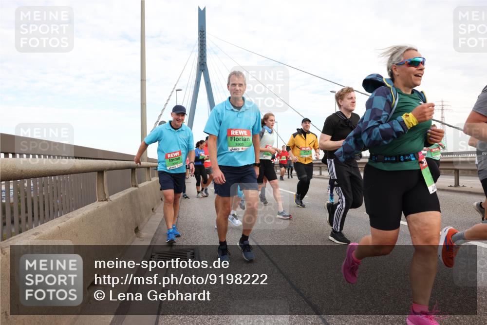 03.10.2025 - Köhlbrandbrückenlauf Lena Gebhardt http://msf.ph/oto/9198222 03.10.2025 15:33:53 Position 1 8905, 8907 meine-sportfotos.de