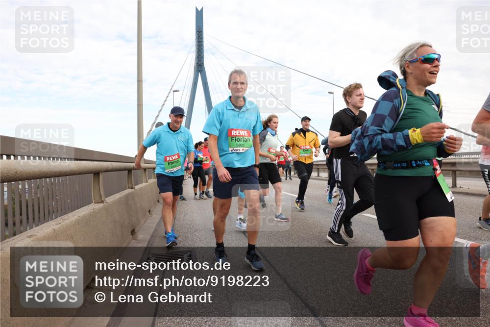 03.10.2025 - Köhlbrandbrückenlauf Lena Gebhardt http://msf.ph/oto/9198223 03.10.2025 15:33:53 Position 1 8905 meine-sportfotos.de