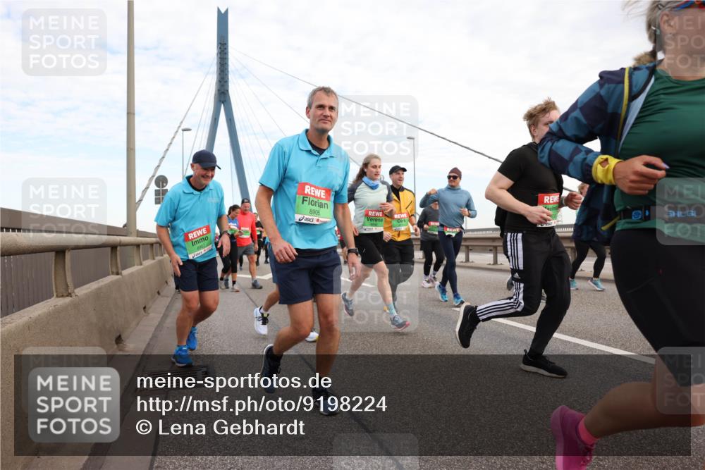 03.10.2025 - Köhlbrandbrückenlauf Lena Gebhardt http://msf.ph/oto/9198224 03.10.2025 15:33:53 Position 1 8905 meine-sportfotos.de
