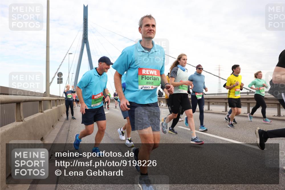03.10.2025 - Köhlbrandbrückenlauf Lena Gebhardt http://msf.ph/oto/9198226 03.10.2025 15:33:53 Position 1 8905 meine-sportfotos.de