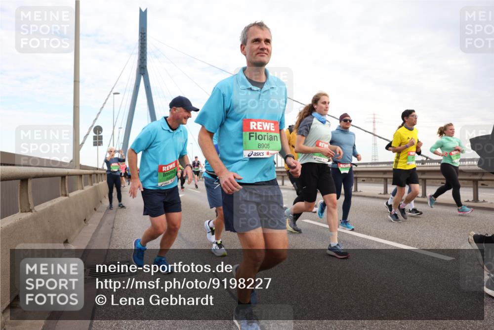 03.10.2025 - Köhlbrandbrückenlauf Lena Gebhardt http://msf.ph/oto/9198227 03.10.2025 15:33:54 Position 1 8905 meine-sportfotos.de