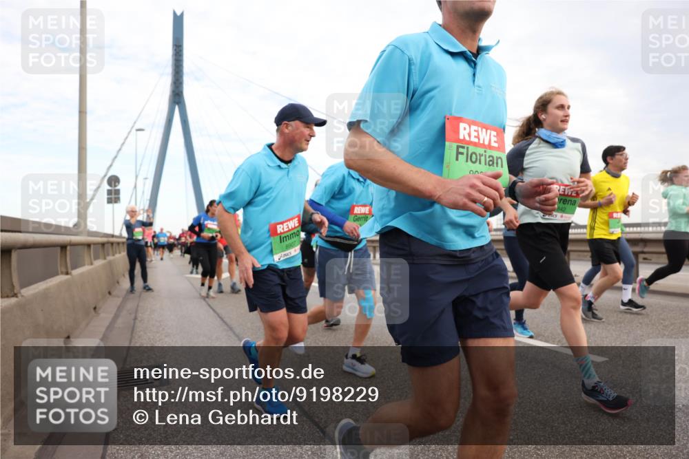 03.10.2025 - Köhlbrandbrückenlauf Lena Gebhardt http://msf.ph/oto/9198229 03.10.2025 15:33:54 Position 1 8907, 842 meine-sportfotos.de