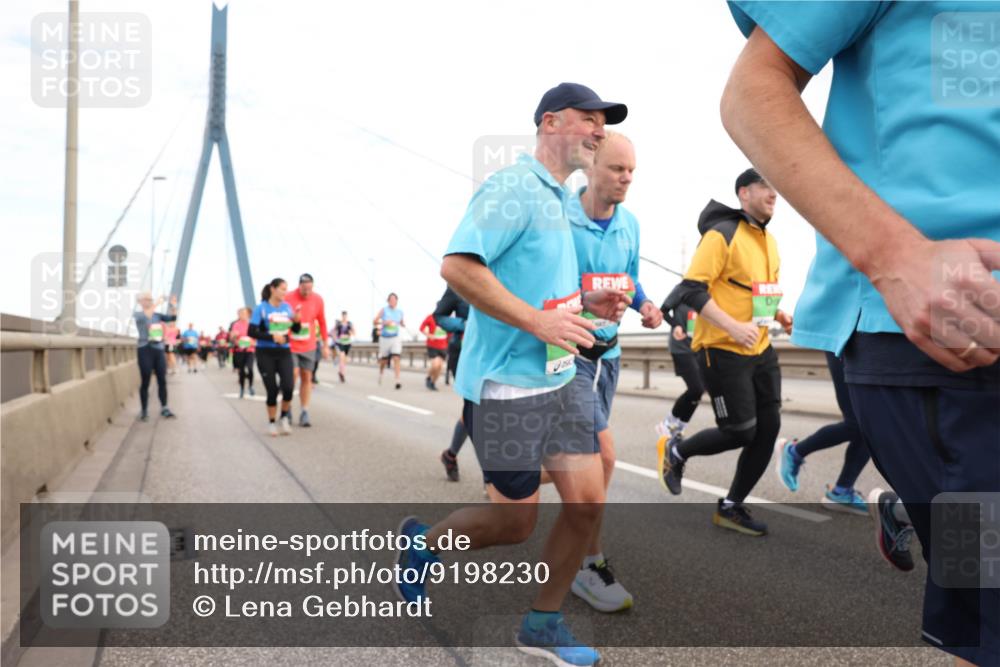 03.10.2025 - Köhlbrandbrückenlauf Lena Gebhardt http://msf.ph/oto/9198230 03.10.2025 15:33:54 Position 1 1008300 meine-sportfotos.de