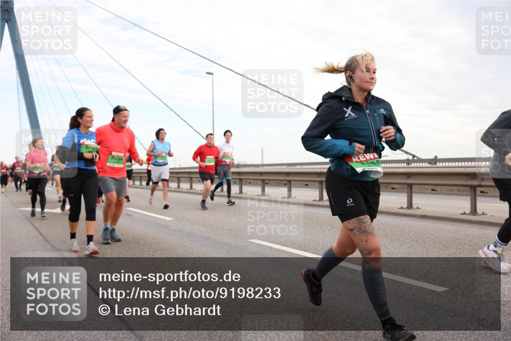 03.10.2025 - Köhlbrandbrückenlauf Lena Gebhardt http://msf.ph/oto/9198233 03.10.2025 15:33:55 Position 1  meine-sportfotos.de