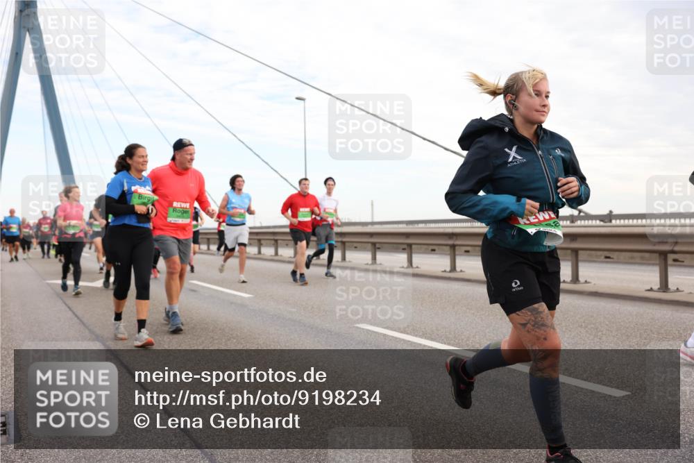 03.10.2025 - Köhlbrandbrückenlauf Lena Gebhardt http://msf.ph/oto/9198234 03.10.2025 15:33:55 Position 1  meine-sportfotos.de