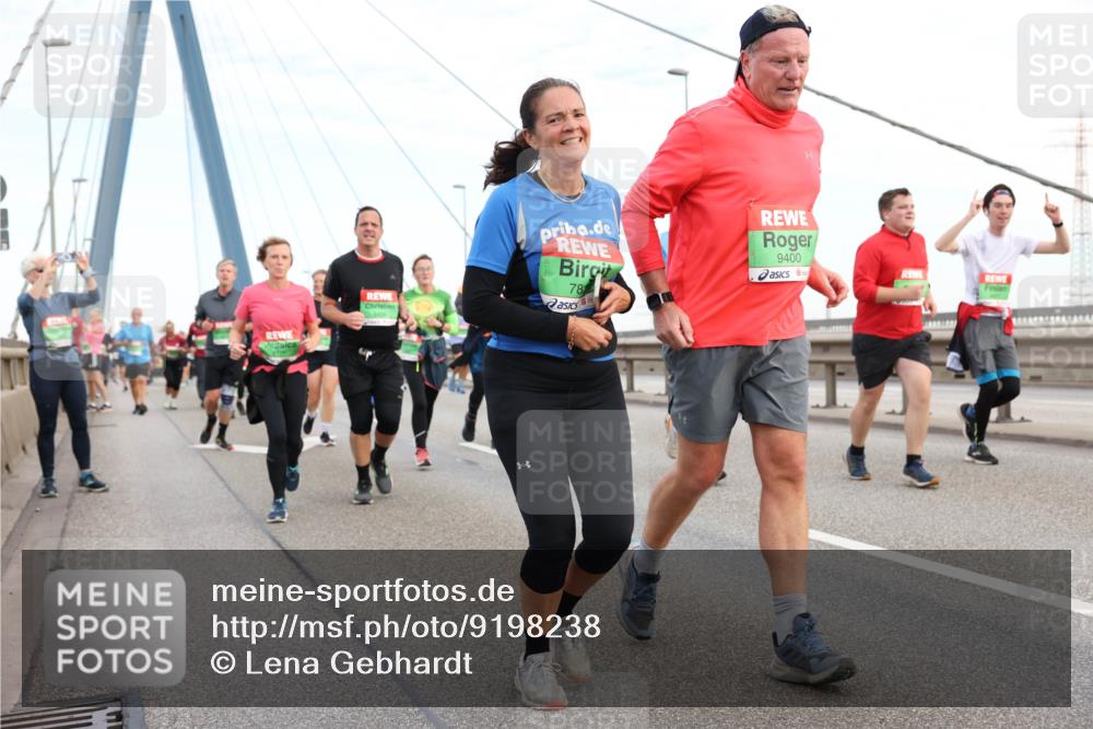 03.10.2025 - Köhlbrandbrückenlauf Lena Gebhardt http://msf.ph/oto/9198238 03.10.2025 15:33:56 Position 1 78, 9400 meine-sportfotos.de