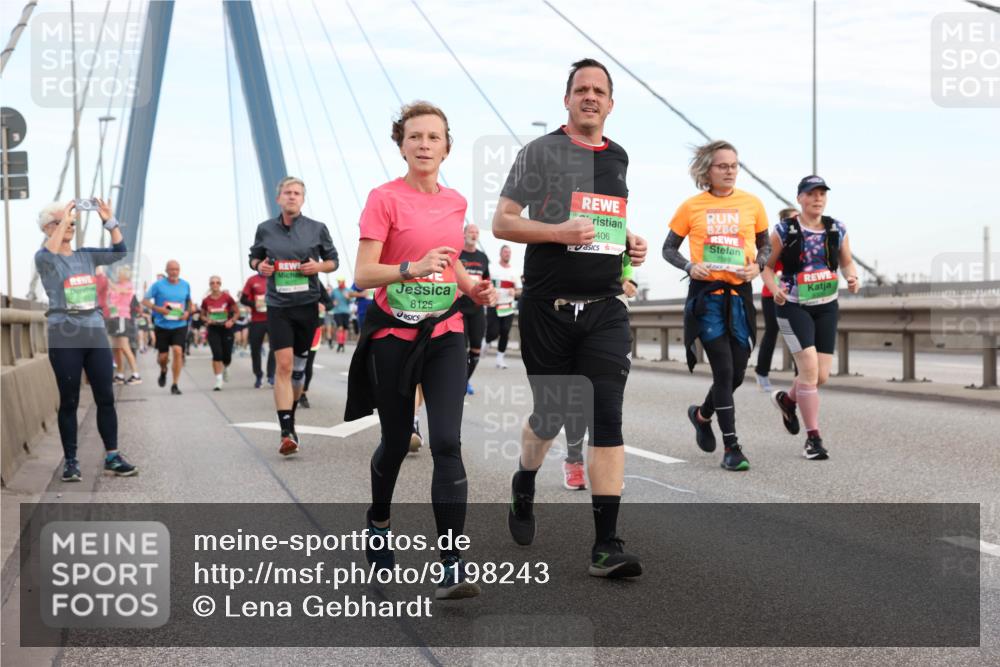 03.10.2025 - Köhlbrandbrückenlauf Lena Gebhardt http://msf.ph/oto/9198243 03.10.2025 15:33:57 Position 1 8125, 406 meine-sportfotos.de