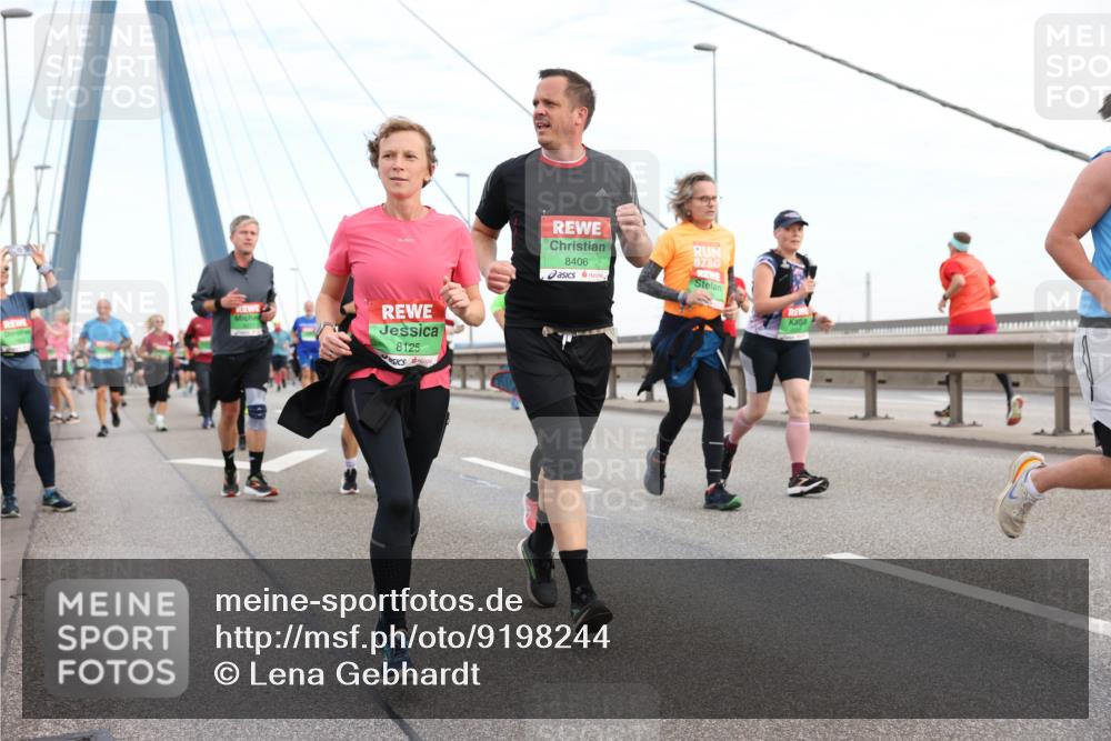 03.10.2025 - Köhlbrandbrückenlauf Lena Gebhardt http://msf.ph/oto/9198244 03.10.2025 15:33:58 Position 1 8125, 8406 meine-sportfotos.de