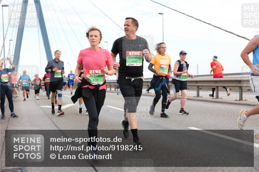 03.10.2025 - Köhlbrandbrückenlauf Lena Gebhardt http://msf.ph/oto/9198245 03.10.2025 15:33:58 Position 1 8125, 8406 meine-sportfotos.de