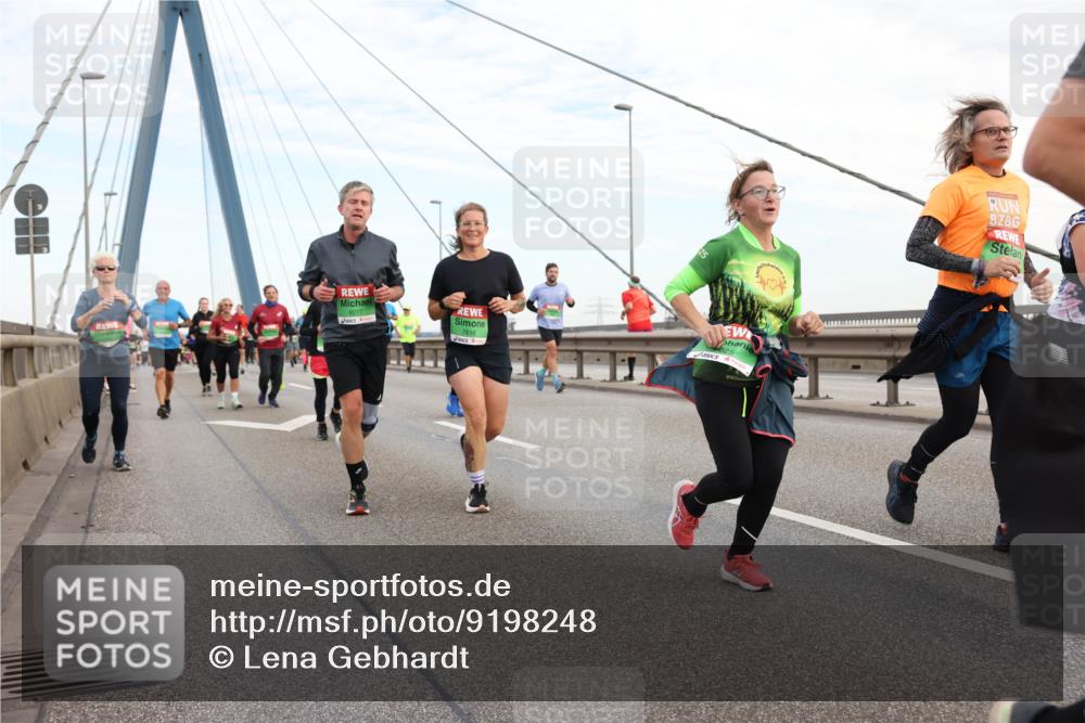 03.10.2025 - Köhlbrandbrückenlauf Lena Gebhardt http://msf.ph/oto/9198248 03.10.2025 15:33:59 Position 1 8277, 25, 7816, 6625 meine-sportfotos.de