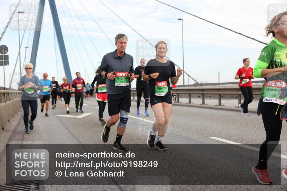 03.10.2025 - Köhlbrandbrückenlauf Lena Gebhardt http://msf.ph/oto/9198249 03.10.2025 15:33:59 Position 1 8277, 025, 7816, 9625 meine-sportfotos.de