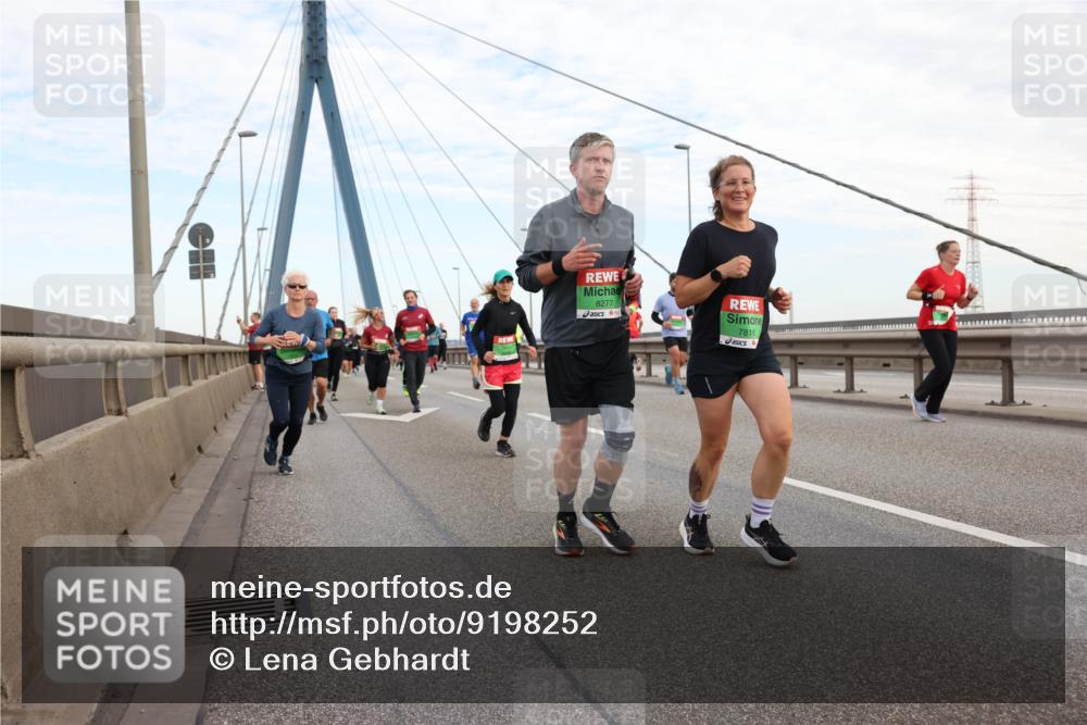 03.10.2025 - Köhlbrandbrückenlauf Lena Gebhardt http://msf.ph/oto/9198252 03.10.2025 15:34:00 Position 1 8277, 7816 meine-sportfotos.de