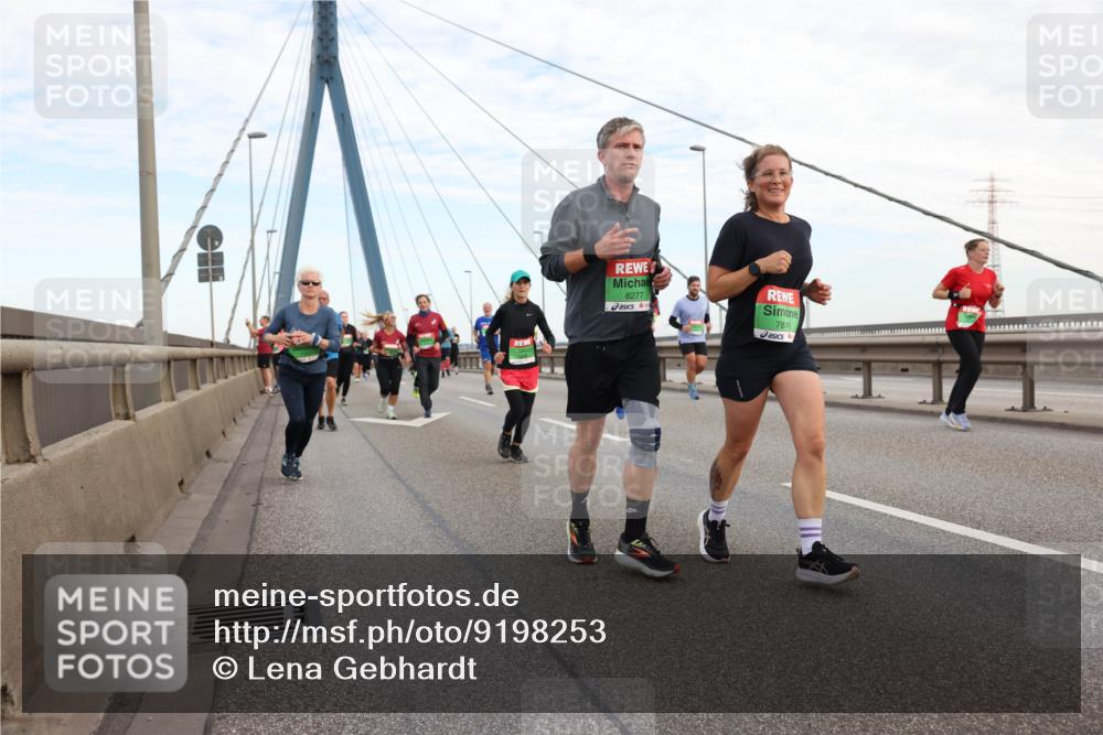 03.10.2025 - Köhlbrandbrückenlauf Lena Gebhardt http://msf.ph/oto/9198253 03.10.2025 15:34:00 Position 1 8277, 7816 meine-sportfotos.de