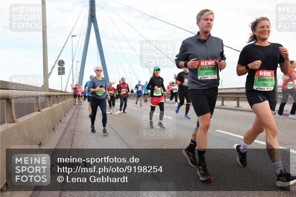03.10.2025 - Köhlbrandbrückenlauf Lena Gebhardt http://msf.ph/oto/9198254 03.10.2025 15:34:00 Position 1 8277, 7816 meine-sportfotos.de