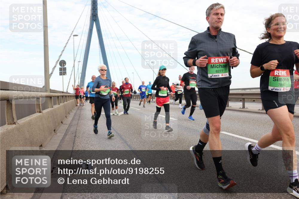 03.10.2025 - Köhlbrandbrückenlauf Lena Gebhardt http://msf.ph/oto/9198255 03.10.2025 15:34:00 Position 1 8277, 7816 meine-sportfotos.de
