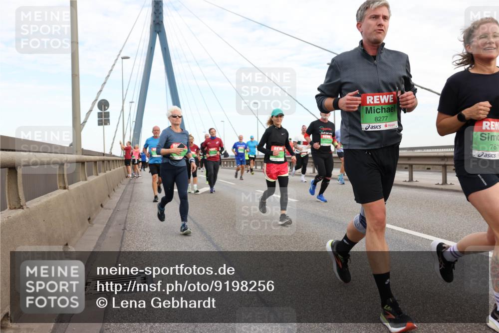 03.10.2025 - Köhlbrandbrückenlauf Lena Gebhardt http://msf.ph/oto/9198256 03.10.2025 15:34:00 Position 1 8277, 781 meine-sportfotos.de