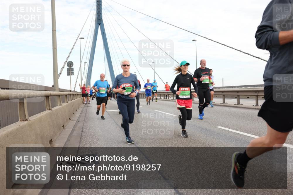 03.10.2025 - Köhlbrandbrückenlauf Lena Gebhardt http://msf.ph/oto/9198257 03.10.2025 15:34:01 Position 1 9699 meine-sportfotos.de