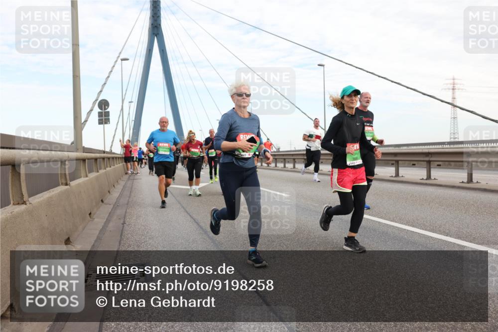 03.10.2025 - Köhlbrandbrückenlauf Lena Gebhardt http://msf.ph/oto/9198258 03.10.2025 15:34:01 Position 1 9699 meine-sportfotos.de