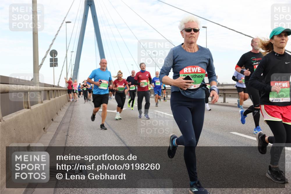 03.10.2025 - Köhlbrandbrückenlauf Lena Gebhardt http://msf.ph/oto/9198260 03.10.2025 15:34:01 Position 1 5, 9699 meine-sportfotos.de