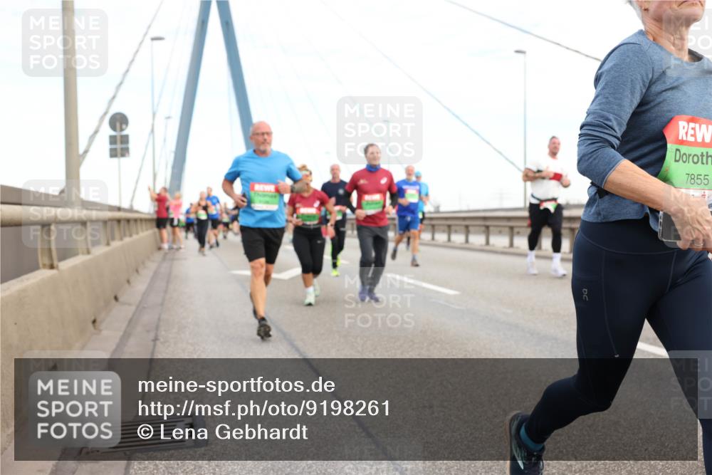 03.10.2025 - Köhlbrandbrückenlauf Lena Gebhardt http://msf.ph/oto/9198261 03.10.2025 15:34:02 Position 1 7855 meine-sportfotos.de
