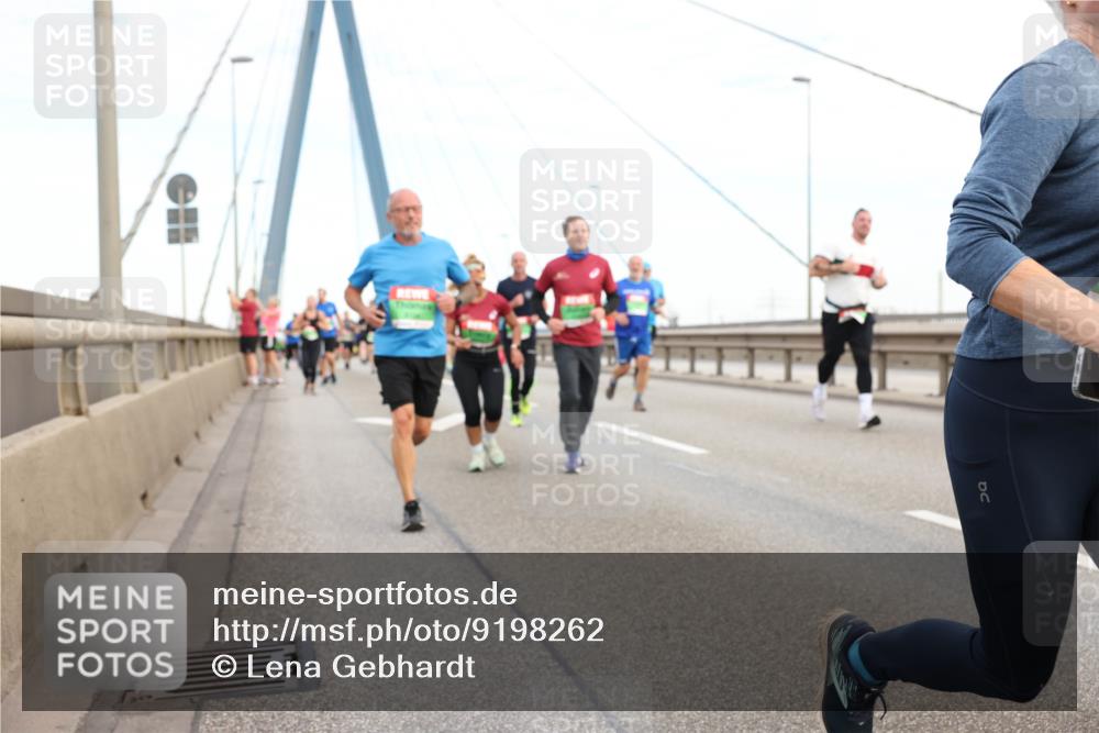 03.10.2025 - Köhlbrandbrückenlauf Lena Gebhardt http://msf.ph/oto/9198262 03.10.2025 15:34:02 Position 1  meine-sportfotos.de