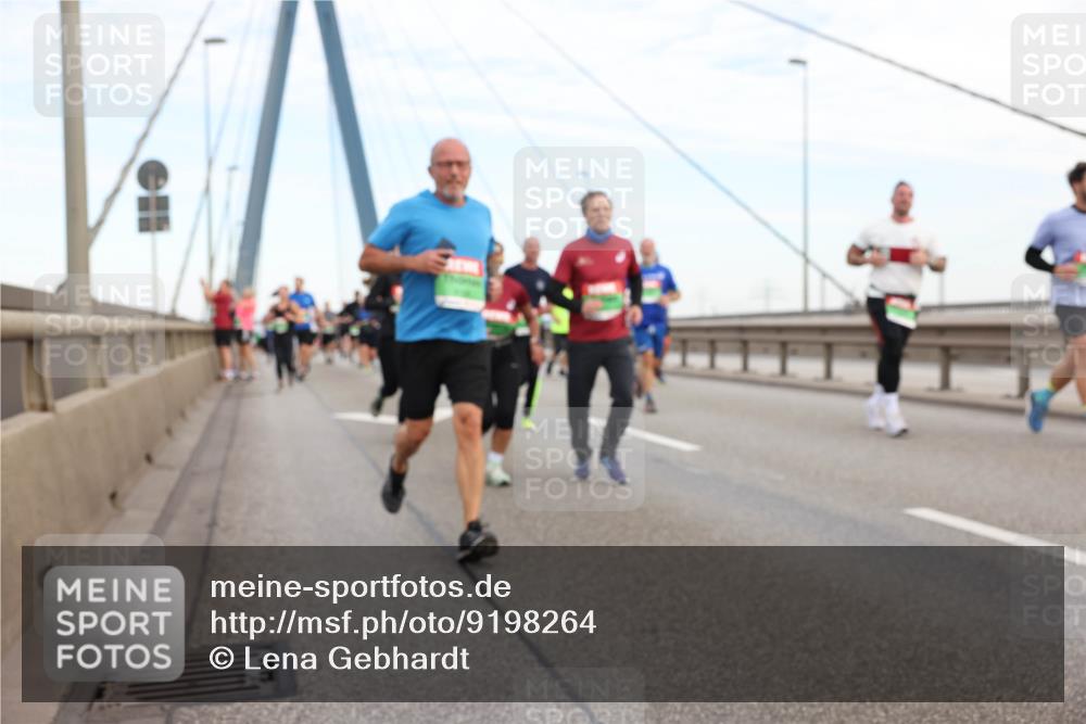 03.10.2025 - Köhlbrandbrückenlauf Lena Gebhardt http://msf.ph/oto/9198264 03.10.2025 15:34:02 Position 1  meine-sportfotos.de
