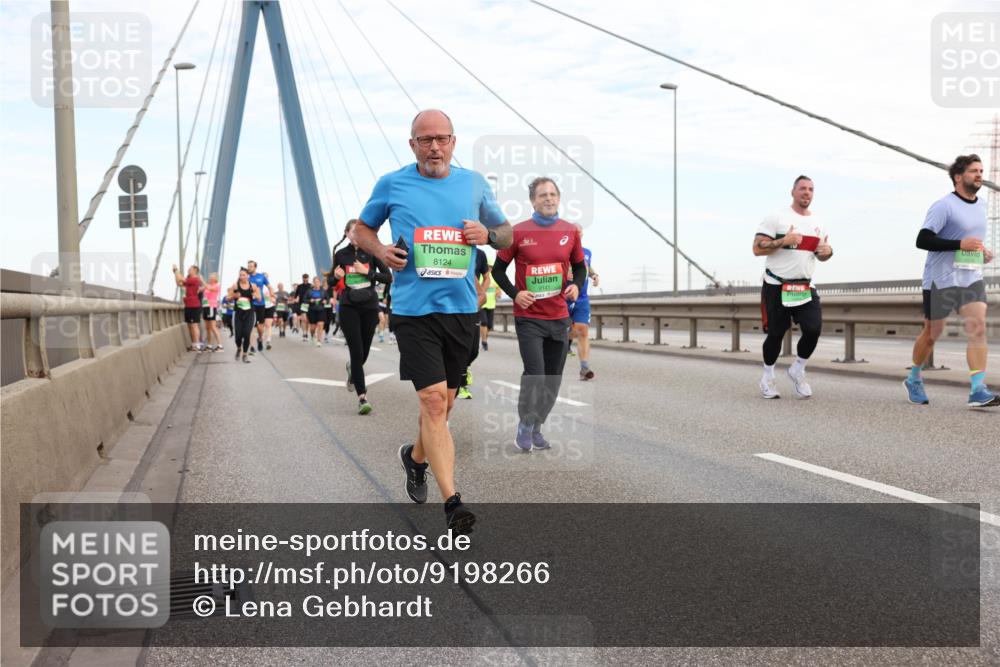 03.10.2025 - Köhlbrandbrückenlauf Lena Gebhardt http://msf.ph/oto/9198266 03.10.2025 15:34:02 Position 1 8124, 9141 meine-sportfotos.de