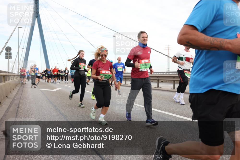 03.10.2025 - Köhlbrandbrückenlauf Lena Gebhardt http://msf.ph/oto/9198270 03.10.2025 15:34:04 Position 1 3 meine-sportfotos.de