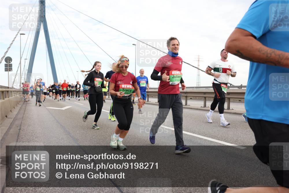 03.10.2025 - Köhlbrandbrückenlauf Lena Gebhardt http://msf.ph/oto/9198271 03.10.2025 15:34:04 Position 1 11, 556, 9141, 13 meine-sportfotos.de